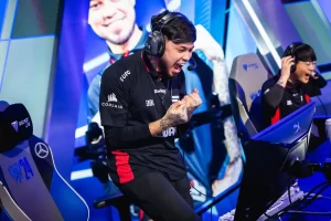 TitaN comemorando a classificação da paiN no Worlds