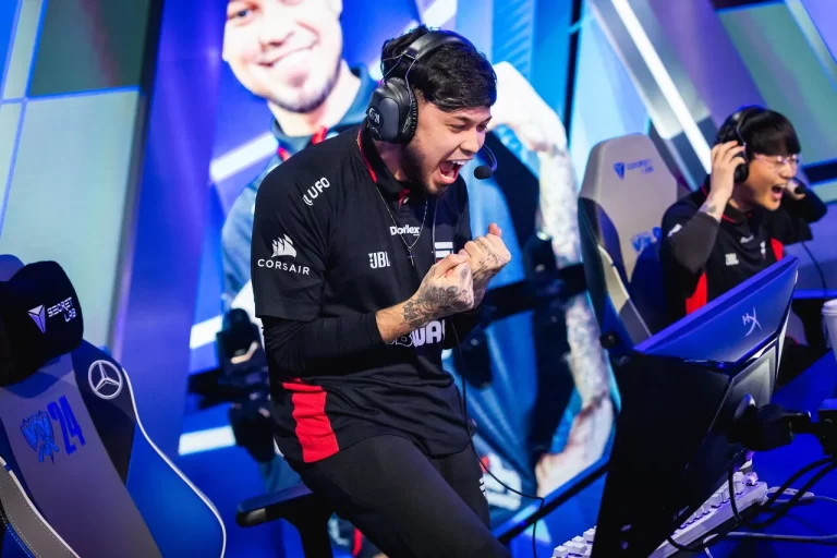 TitaN comemorando a classificação da paiN no Worlds